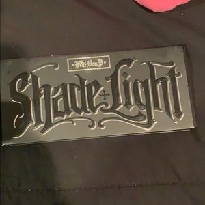 Kat Avon B Shade alight